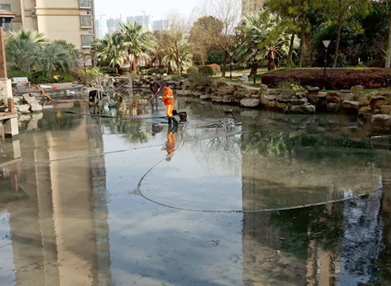 文教镇景观池淤泥清理