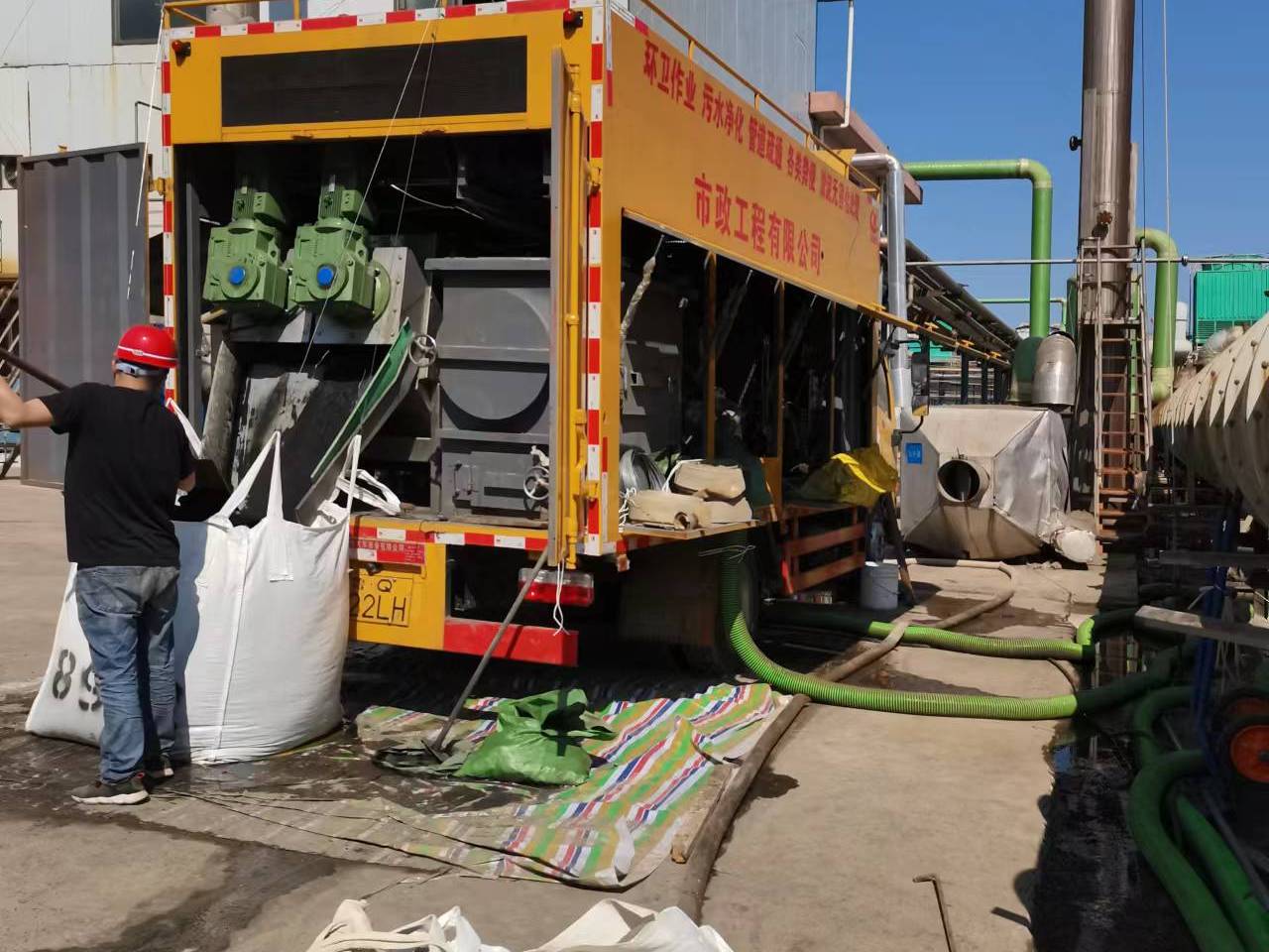 文教镇淤泥压干处理